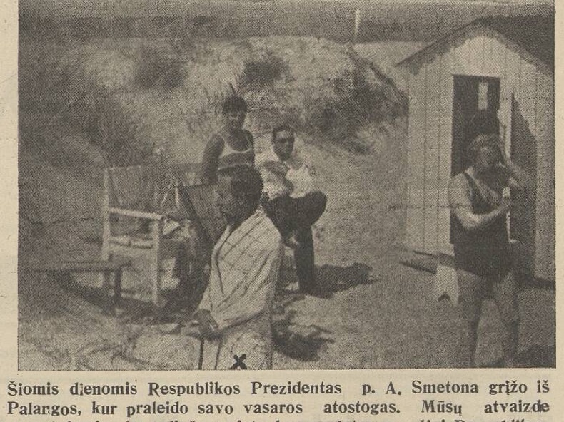 Prezidentas mėgstamiausioje pliažo vietoje. Sekmadienis, 1932, nr. 35, p. 2.