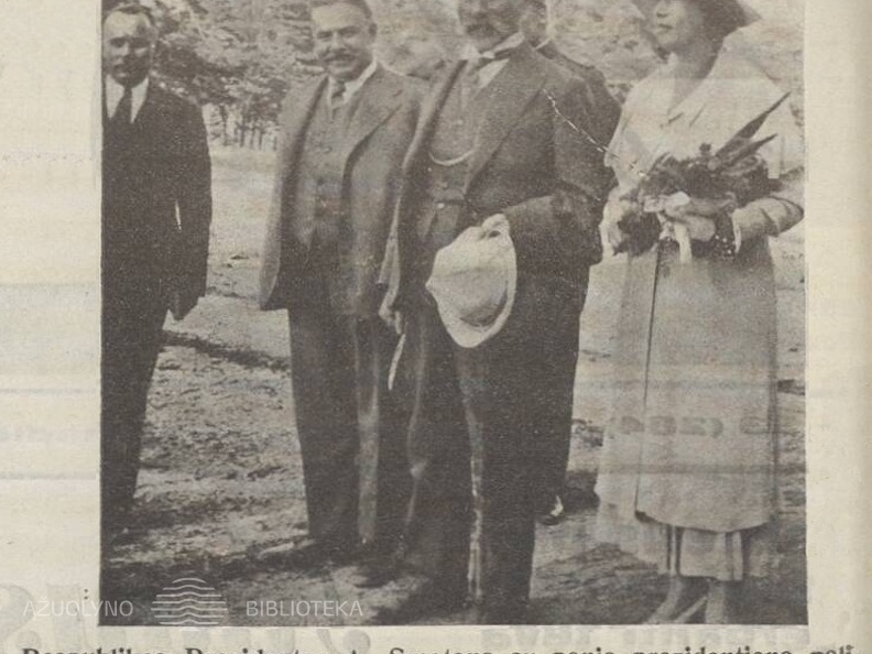 Prezidentas A. Smetona su ponia lanko policijos sanatoriją. Sekmadienis, 1933, nr. 33, p. 2.