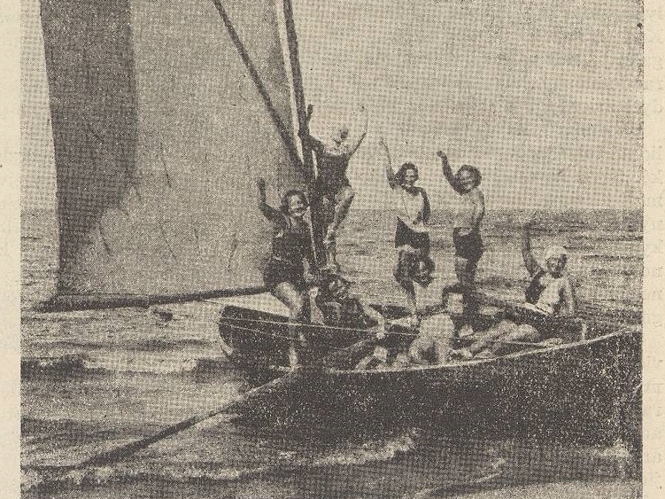 „Laiveliu Palangos pajūry“ (perspausdinta iš 1933, nr. 33, p. 2). Sekmadienis, 1934, nr. 28, p. 3.