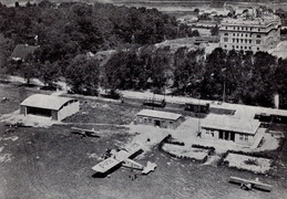 Aleksoto aerodromo šiaurinė dalis prie S. Dariaus ir S. Girėno gatvės. XX a. 4 deš.