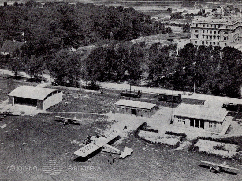 Aleksoto aerodromo šiaurinė dalis prie S. Dariaus ir S. Girėno gatvės. XX a. 4 deš.