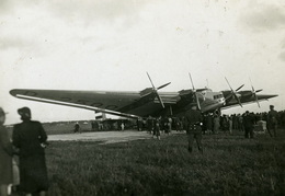Tuometinis didžiausias sausumos lėktuvas pasaulyje „Generalfeldmarschal von Hindenburg“ Junkers G. 38 Aleksoto aerodrome. 1933 m.
