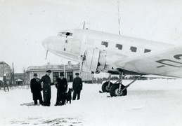 Keleivinis lėktuvas DC-2 Aleksoto aerodrome. XX a. 4 deš. 2-oji p.