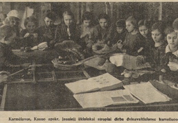 Jaunieji Karmėlavos ūkininkai stropiai dirba. Jaunasis ūkininkas.-1936, nr. 6, p. 31.