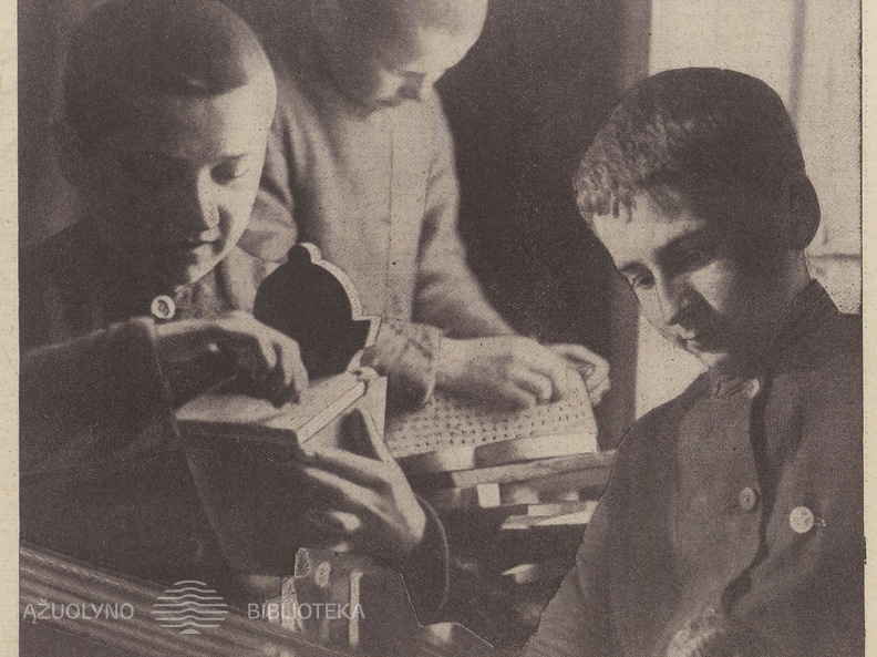 Jaunieji ūkininkai rankų darbo kurseliuose. Jaunasis ūkininkas.-1937, nr. 23, p. titulinis.