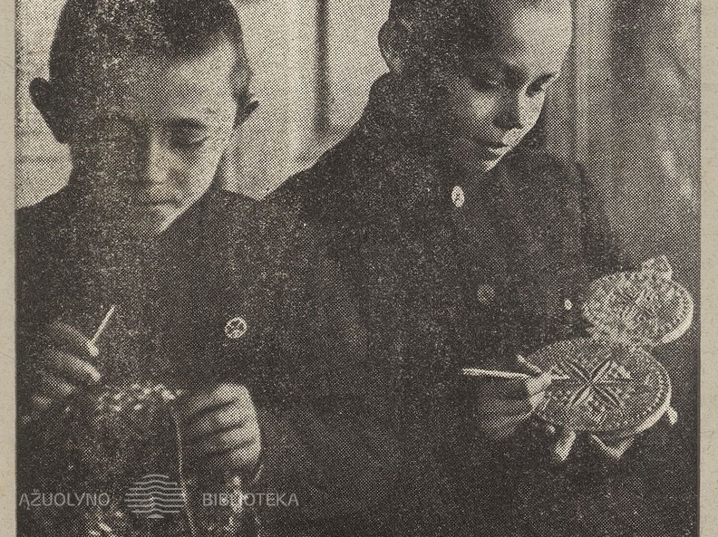 Žiūronių (Prienų r.) JŪR nariai rankų darbo kursuose. Jaunasis ūkininkas.-1938, nr. 37, p. nenumeruotas.