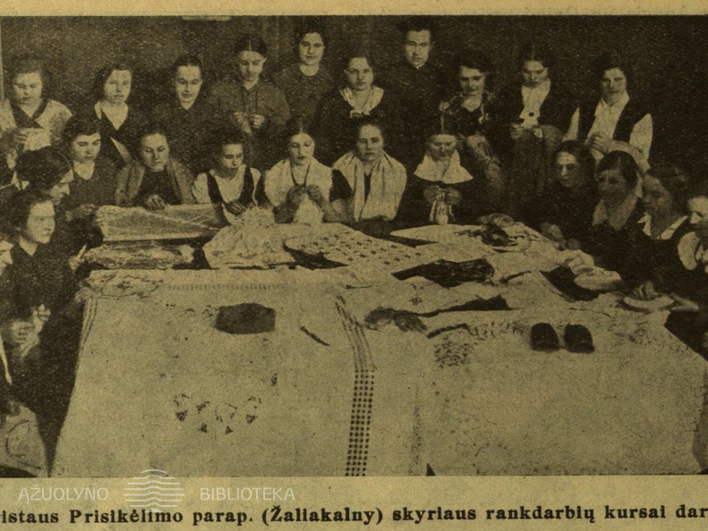 LKMD Kristaus Prisikėlimo parapijos moterys rankdarbių kursuose. Moteris.-1935, nr. 12, p. 192.