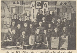 Rankdarbių kurseliams pasibaigus. Jaunasis ūkininkas.-1937, nr. 9, p. 143.