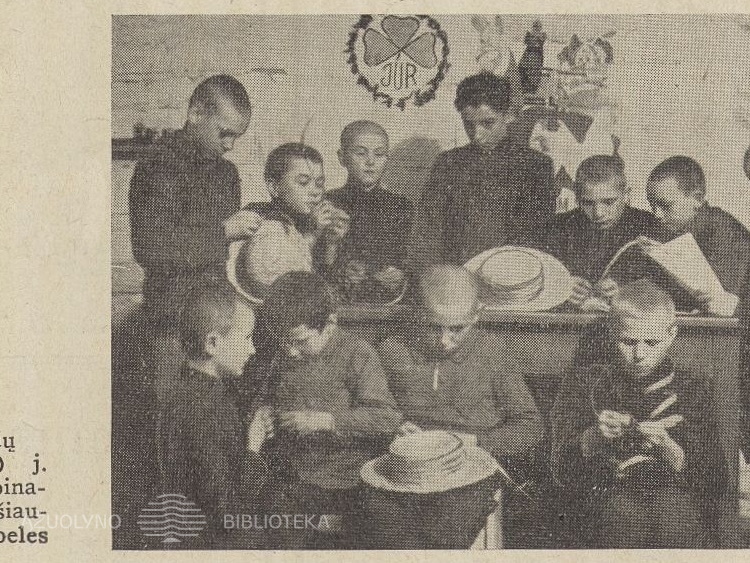 Šiaudinės skrybėlės vasarai. Jaunasis ūkininkas.-1937, Nr. 8, p. 127.