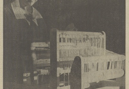 Jaunoji audėja. Nuotrauka A. Naruševičiaus. Jaunasis ūkininkas.-1940, nr. 2, p. titulinis.