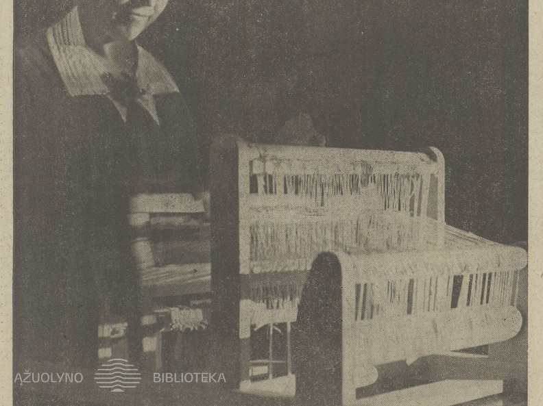 Jaunoji audėja. Nuotrauka A. Naruševičiaus. Jaunasis ūkininkas.-1940, nr. 2, p. titulinis.