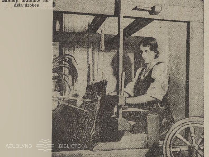 Jaunoji ūkininkė audžia drobes. Jaunasis ūkininkas.-1938, nr. 1, p. 3.