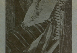 Marija Pečkauskaitė. Tautiniai rūbai tinka visiems. Moteris.-1937, nr. 8, p. viršelis.