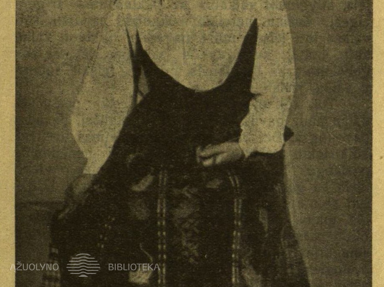 Operos dainininkė Vincė Jonušaitė-Zaunienė su tautiniais drabužiais. Moteris.-1935, nr. 12, p. 183.