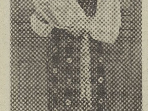 Tautinio kostiumo laimėtoja. Jaunasis ūkininkas.-1940, nr. 12, p. 187.