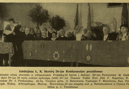 Jubiliejinės LKMD konferencijos stalai, užtiesti tradicine tekstile. Moteris.-1938, nr. 6, p. 82.
