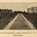 1919–1936 m. veikusios Mokytojų seminarijos, vėliau mergaičių gimnazijos pastatai. Akiras-Biržys. „Lietuvos miestai ir miesteliai. Marijampolės apskritis“ – Kaunas-Marijampolė: „Dirvos“ b-vės leidinys, t. 6, 1937, p. 36.
