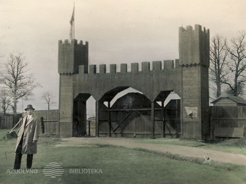 Mediniai vartai. XX a. 4 deš.