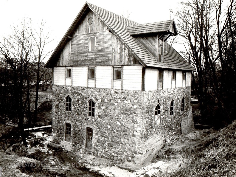 Buvusių popieriaus dirbtuvių pastatas