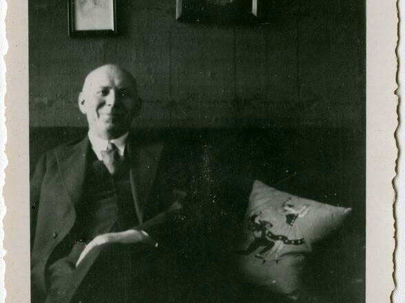 Skulptorius Juozas Zikaras ir poetas, dramaturgas, vertėjas Petras Vaičiūnas