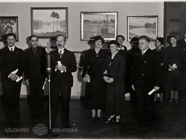 Dailininko A. Žmuidzinavičiaus darbų apžvalginės parodos Vytauto Didžiojo karo muziejuje