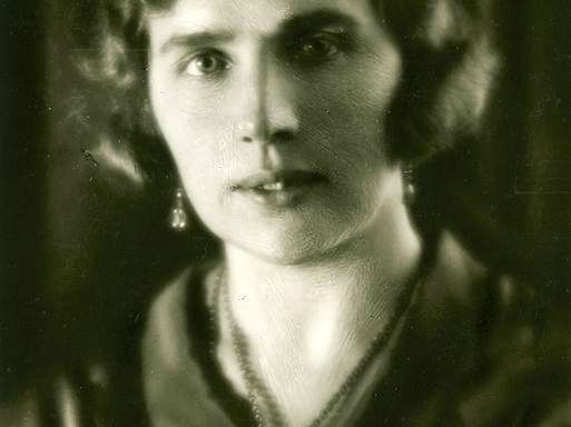 Adelė Nezabitauskaitė Galaunienė. P. Brėdikytės foto. Kaunas. 1927