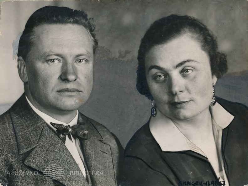 Vladislava Grigaitienė su Kipru Petrausku. Kaunas.