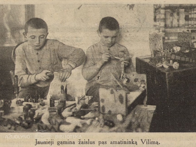 Berniukai gamina žaislus pas amatininką Vilimą. Jaunasis ūkininkas.-1933, nr.6, p. 2.